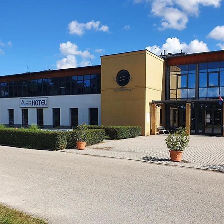 Minihotel Pápa Exteriör bild