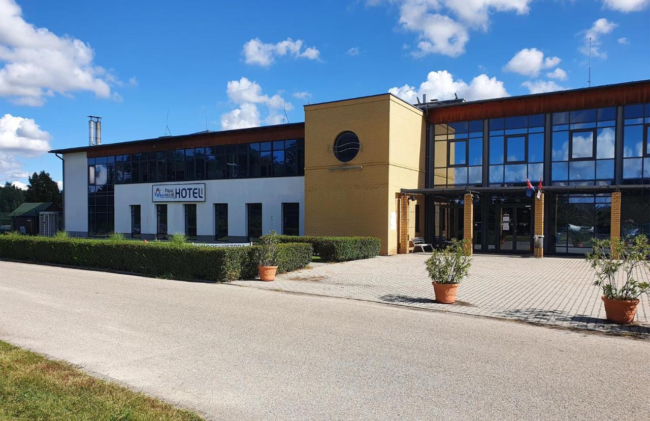 Minihotel Pápa Exteriör bild